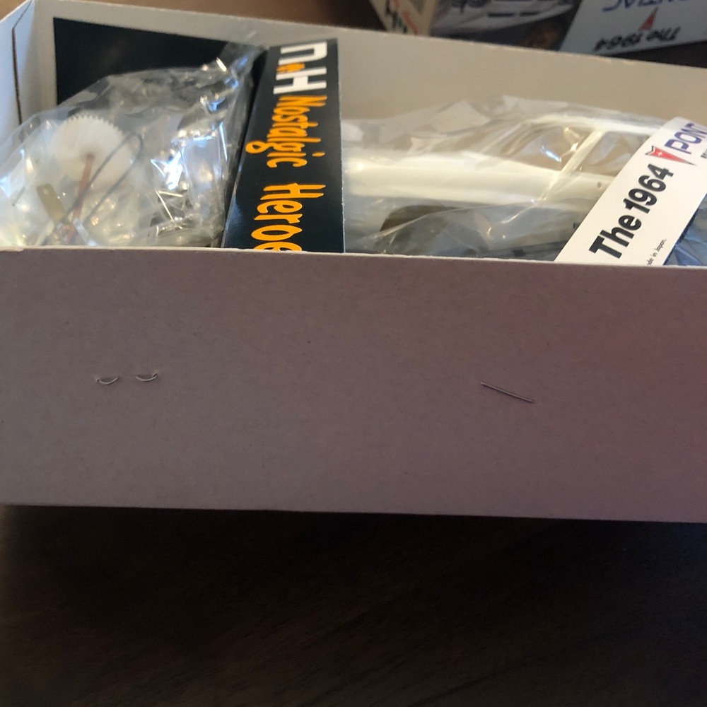Extremly RARE 1964 Pontiac GTO motorized model kit  mislabeled by manufacturer - Picture 2 of 16